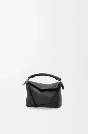 Loewe Мини-сумка Puzzle Edge из мягкой зернистой телячьей кожи, черный