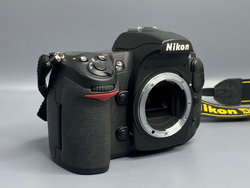 Nikon D300 — 17 000 кадров