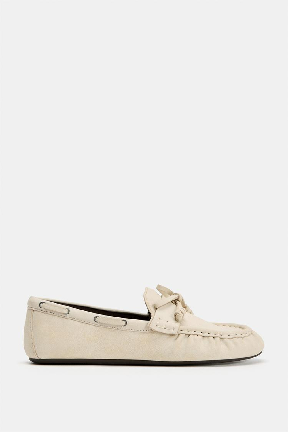 ZARA КОЖАНЫЕ МОКАСИНЫ СО СБОРКАМИ, БЕЛЫЙ