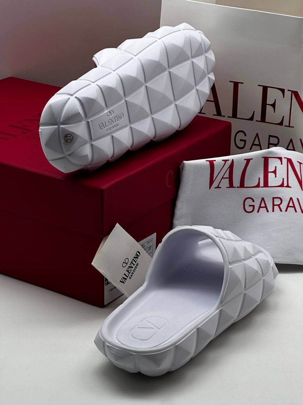 Шлепанцы Valentino