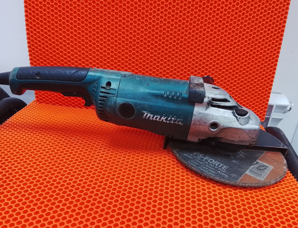 Угловая шлифмашина Makita GA 9020