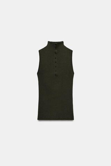 ZARA ТОП С ВОРОТНИКОМ-СТОЙКОЙ И ПУГОВИЦАМИ, ОЛИВКОВЫЙ