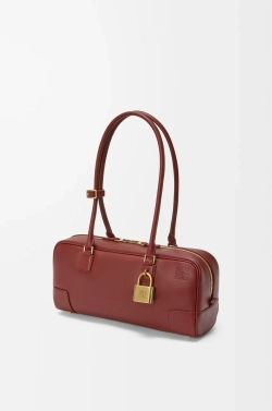 Loewe Укороченная сумка Amazona 31 из блестящей телячьей кожи, красное дерево