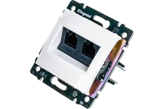 Розетка RJ45 Legrand Valena двойная белый 14186