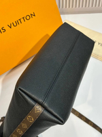 Черная сумка Louis Vuitton Multipass
