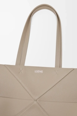 Loewe Средняя сумка-тоут Puzzle Fold из мягкой зернистой телячьей кожи, цвет глины