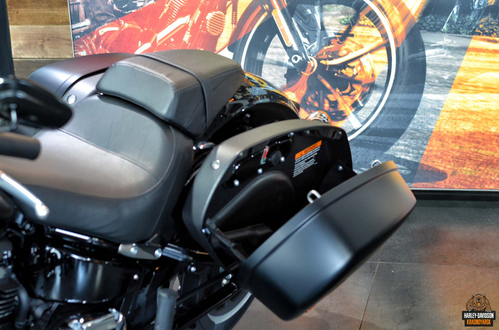 Мотоцикл Harley-Davidson Sport Glide Softail (Vivid Black)