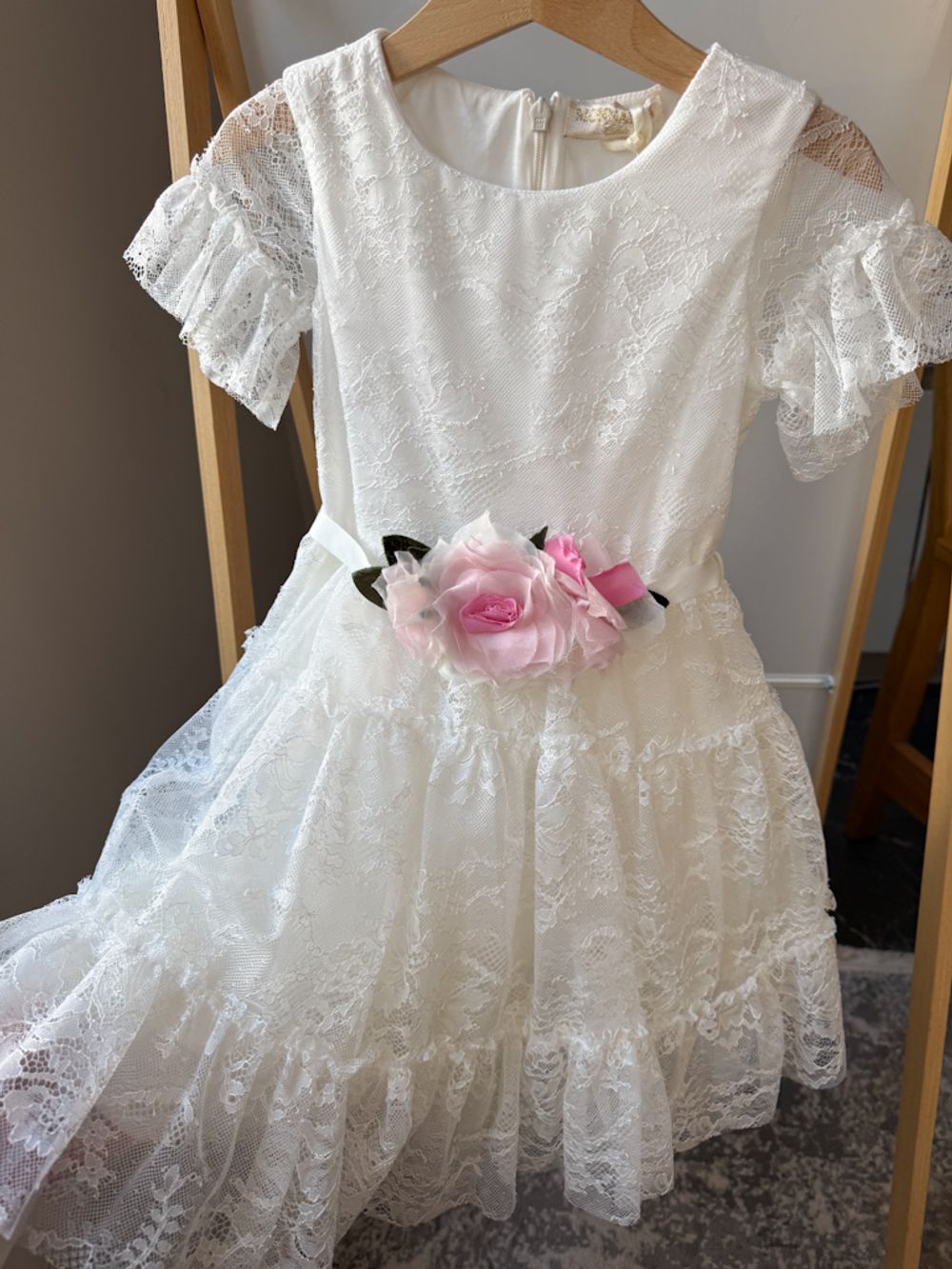 Новое кружевное платье Monnalisa, 116