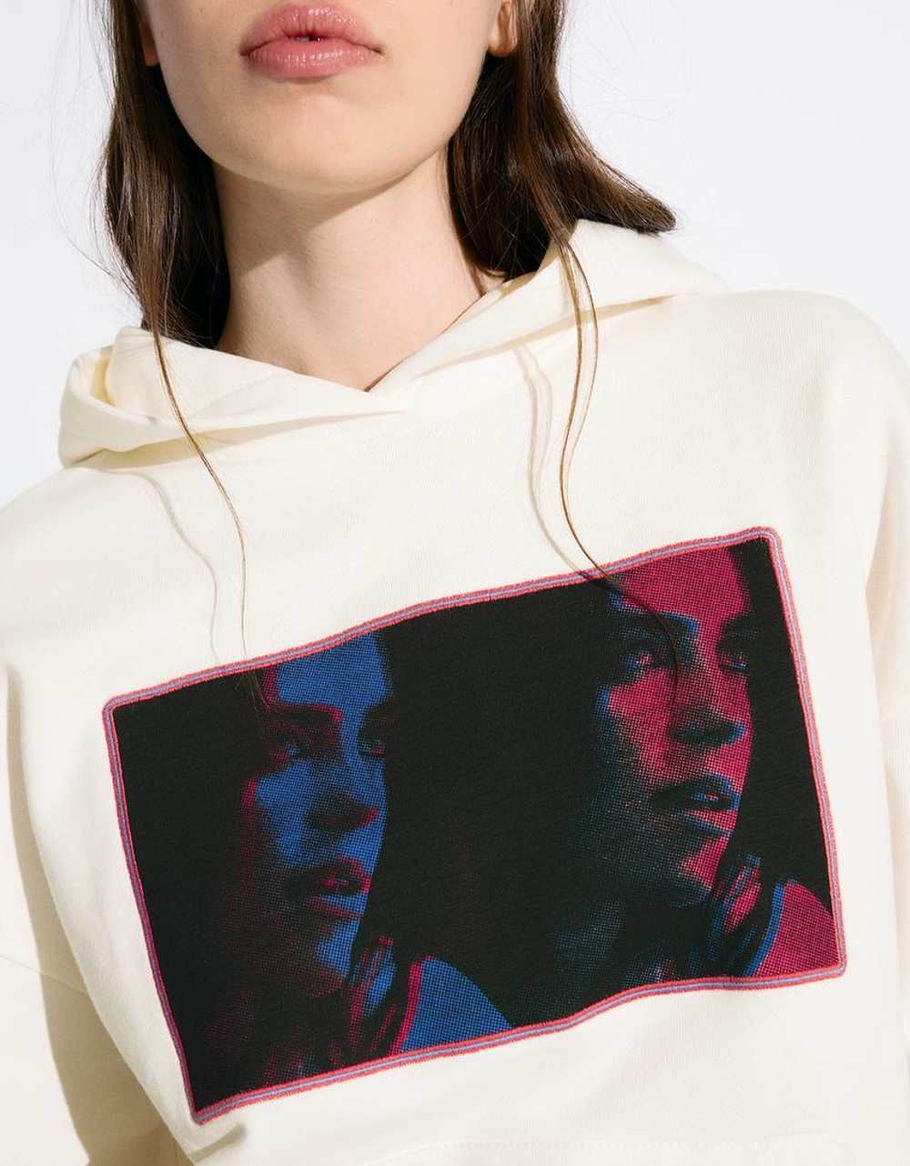 BERSHKA Толстовка с капюшоном и принтом Billie Eilish, экрю