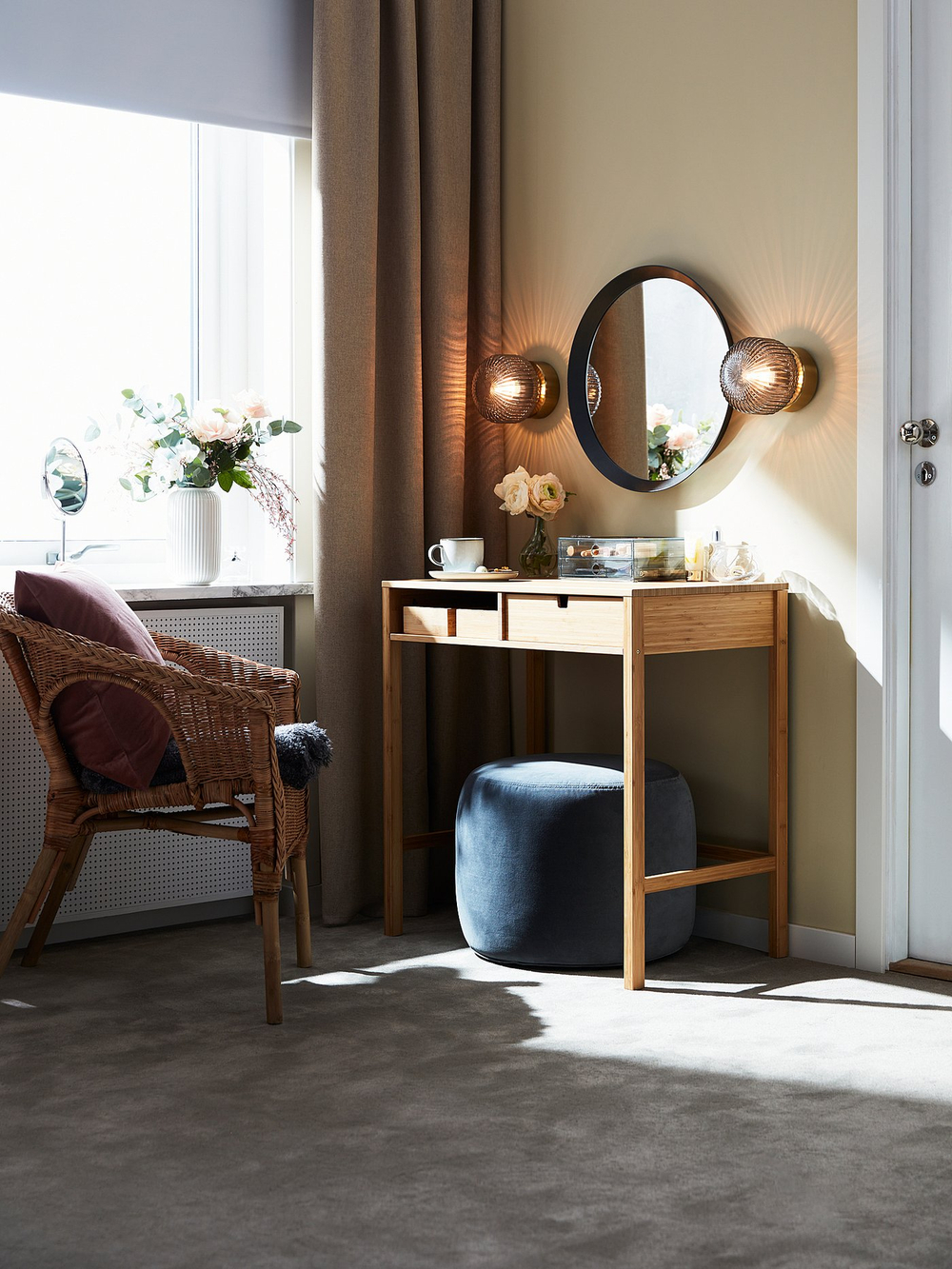 IKEA SOLKLINT  (ИКЕА СОЛКЛИНТ)  -  Настенный светильник, несъёмная арматура - латунь/серое прозрачное стекло