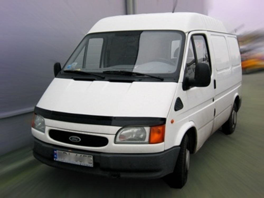 Защита капота 02090 VW T-4 (прямые фары) клеющаяся