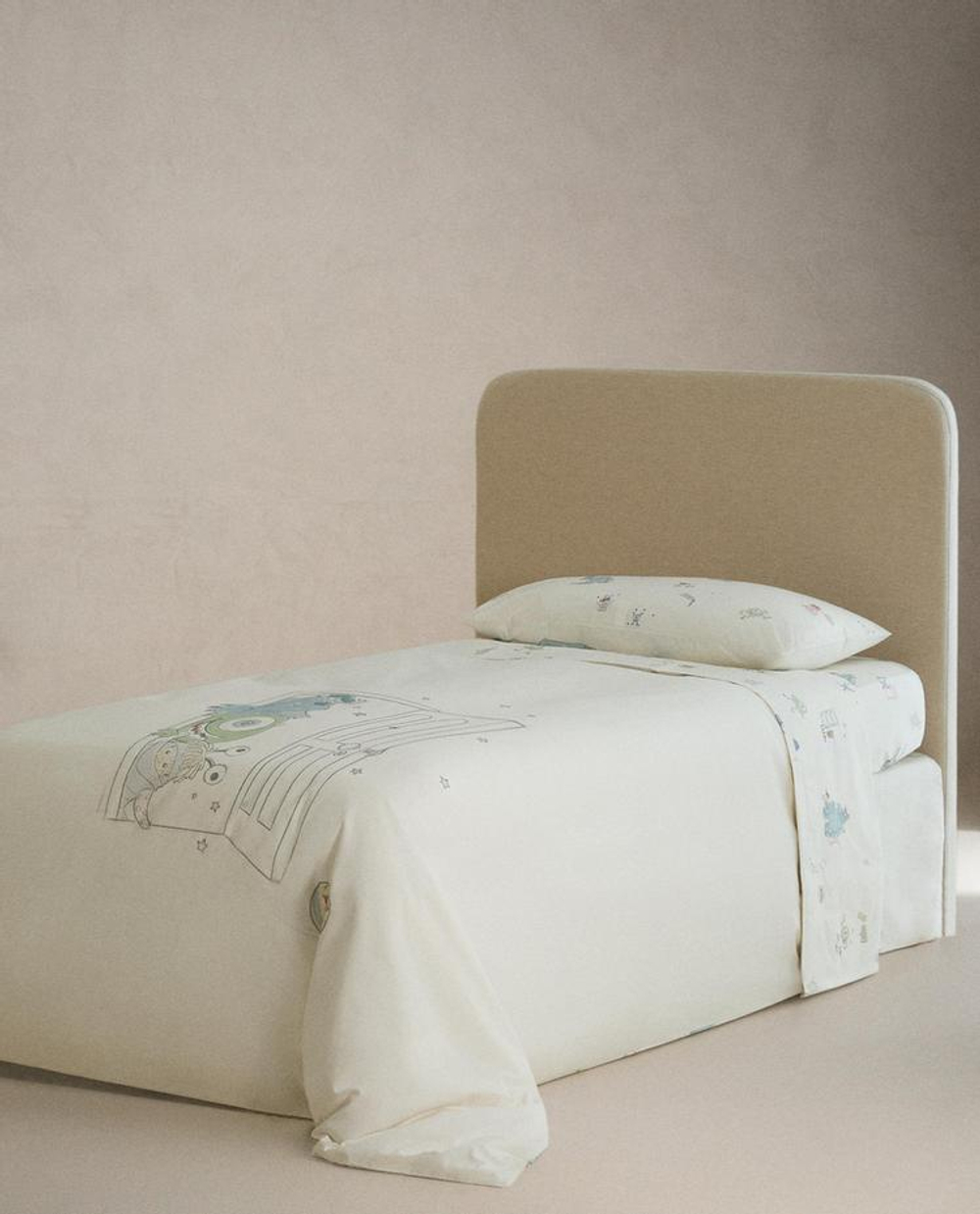 ZARA HOME ДЕТСКАЯ НАТЯЖНАЯ ПРОСТЫНЯ «КОРПОРАЦИЯ МОНСТРОВ» ©DISNEY/PIXAR, РАЗНОЦВЕТНЫЙ
