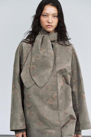 ZARA ТРЕНЧ С ЦВЕТОЧНЫМ ПЛАТКОМ — ZW COLLECTION, СЕРО-ЛИЛОВЫЙ