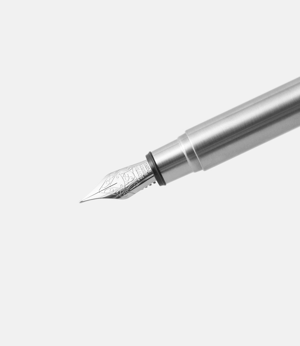 TIJ Fountain Pen — перьевая ручка из титана