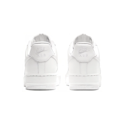 alt="Кожаный верх и перфорация на носке Nike Air Force 1 Triple White DD8959-100"