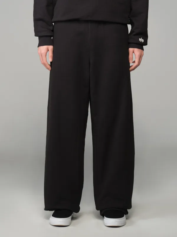 Брюки спортивные мужские ALPHA INDUSTRIES ESSENTIAL RELAXED FIT SWEATPANT
