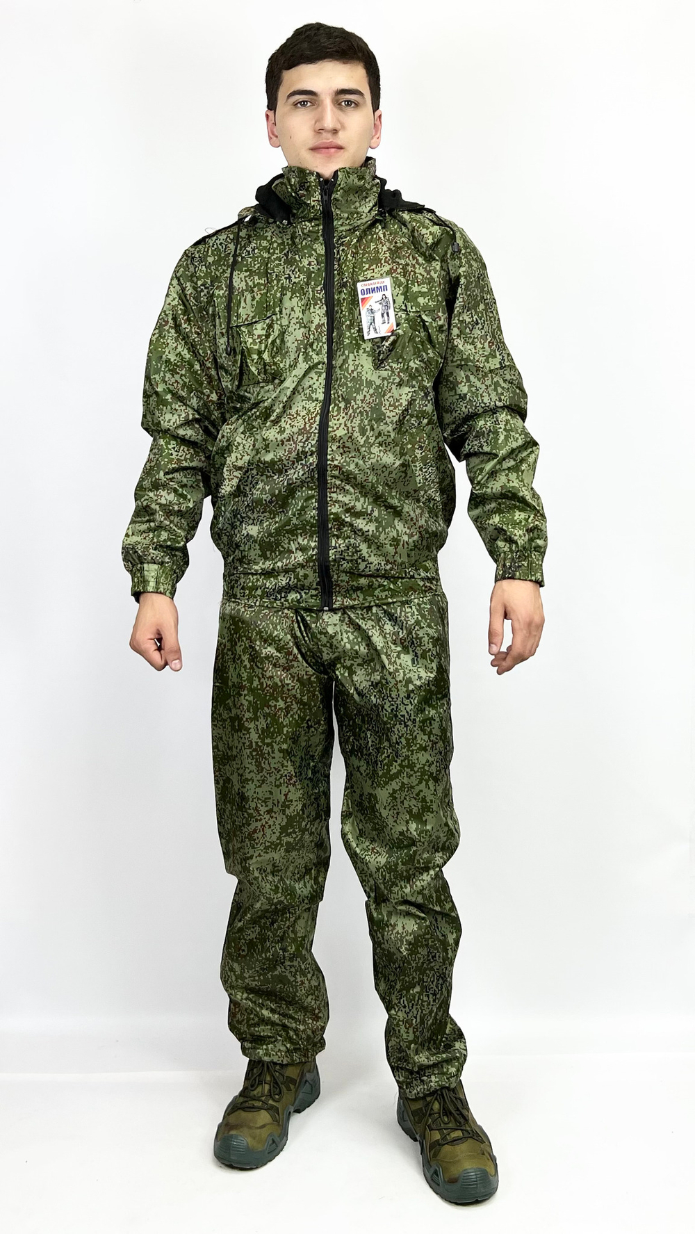 Камуфляжный костюм с капюшоном