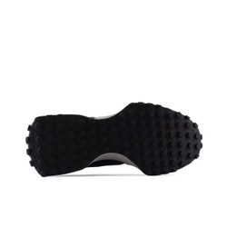 alt="Подошва с трейловым протектором на New Balance 327 Cordura Grey"