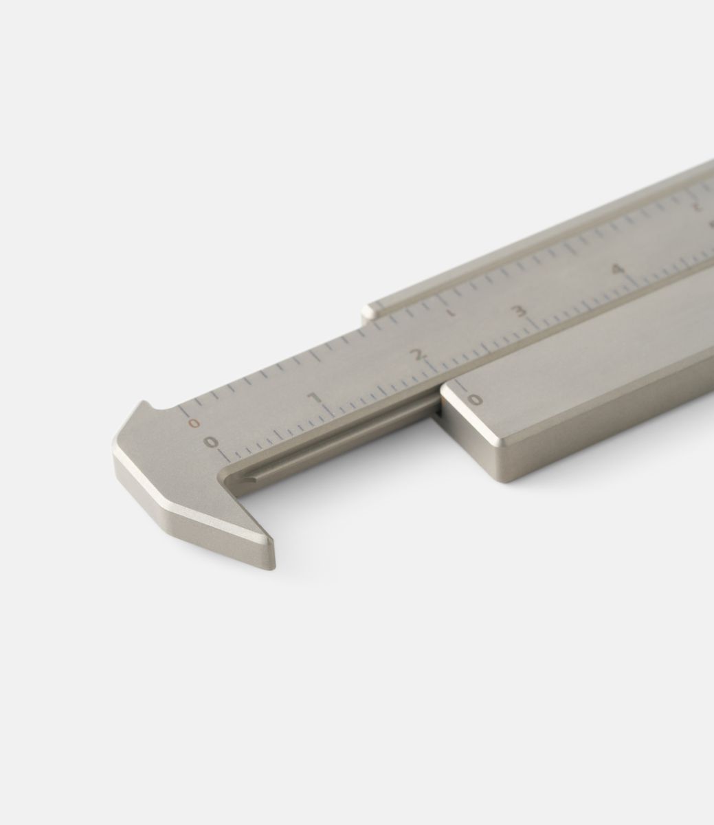 MecArmy RU01 Titanium — штангенциркуль-линейка из титана