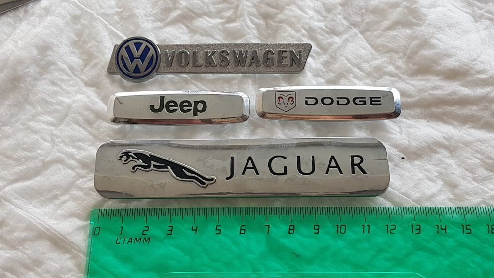 Логотип Jaguar. Цветной. Большой (12.5 х 3 см)