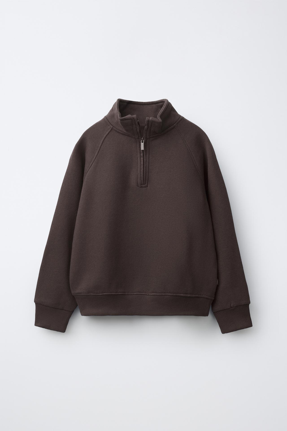 ZARA ОДНОТОННАЯ ТОЛСТОВКА С НАШИВКОЙ, ШОКОЛАДНЫЙ