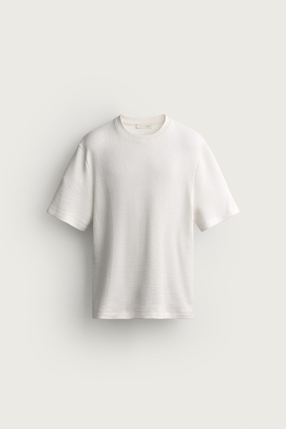 ФУТБОЛКА КЛАССИЧЕСКОГО КРОЯ ИЗ ТКАНИ СЕЙРСАКЕР — ZARA