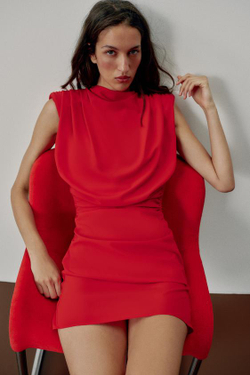 ZARA МИНИ-ПЛАТЬЕ СО СБОРКАМИ И ПОДПЛЕЧНИКАМИ, КРАСНЫЙ