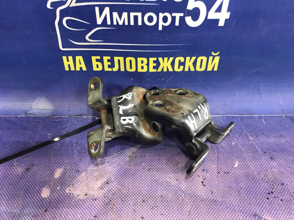 Петля двери задней левой MITSUBISHI PAJERO 1990