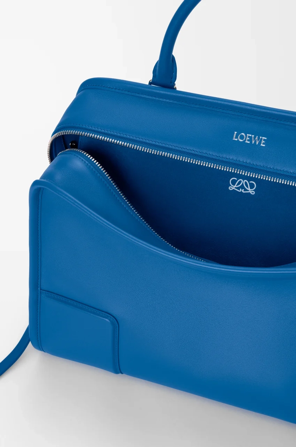Loewe Большая сумка Amazona 180 из мягкой телячьей кожи, ярко-синий