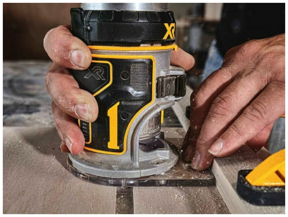 Аккумуляторный кромочный фрезер DEWALT DCW600N-XJ, 18 В XR, 16000–25500 об/мин, цанга 8 мм, без АКБ и ЗУ