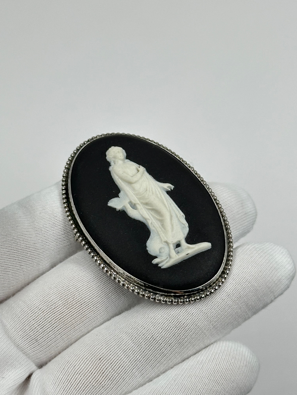 Брошь Wedgwood чёрная