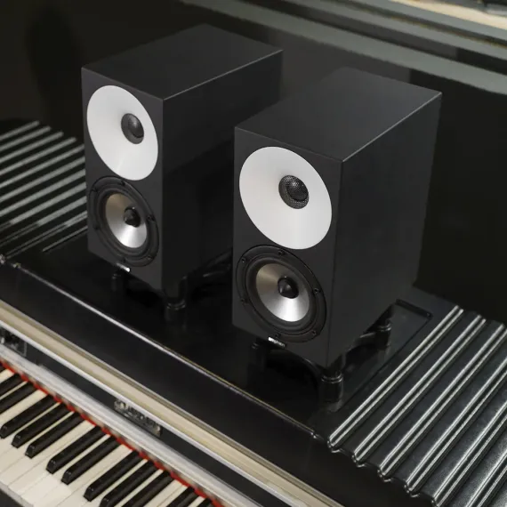 Amphion One18 Black