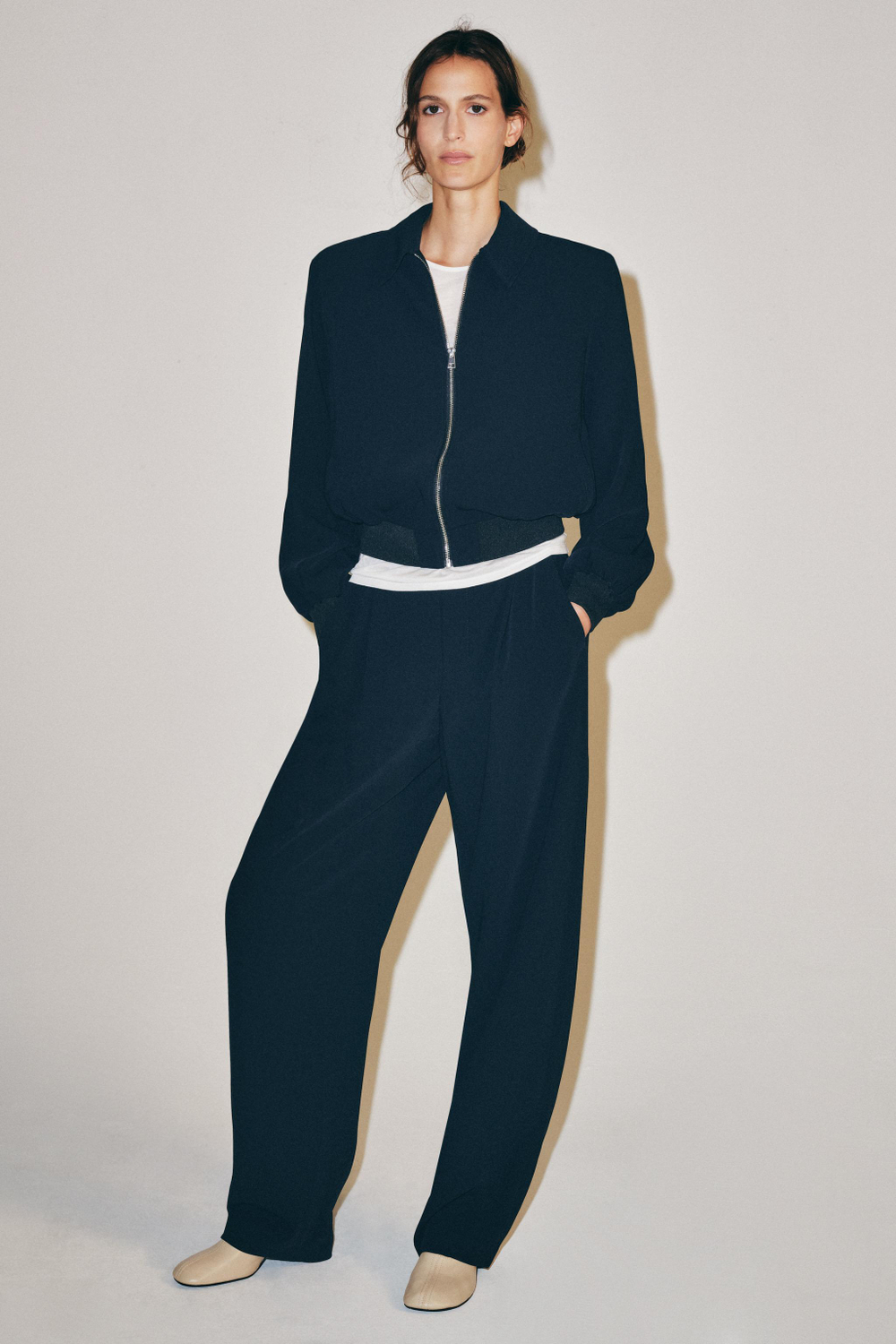 БРЮКИ-БАНАНЫ С ЗАЩИПАМИ — ZW COLLECTION — ZARA