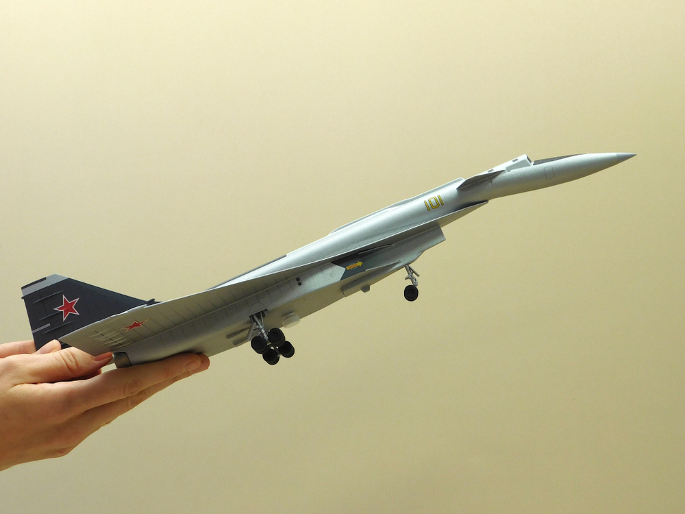 Модель самолета Т-4 "СОТКА" (М1:100, с шасси)