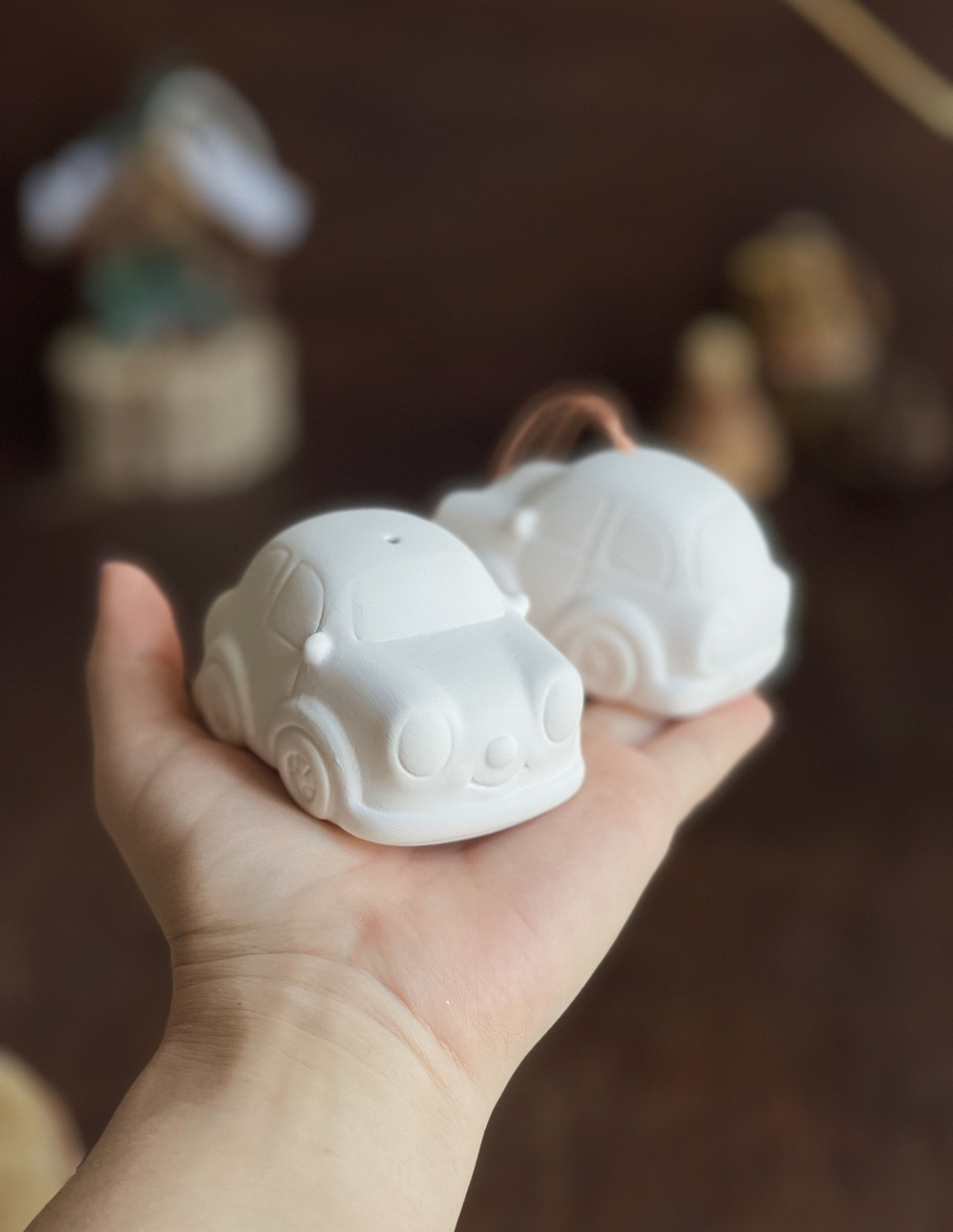 Елочная игрушка Машинка жук для росписи, фарфоровый