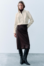 УКОРОЧЕННАЯ РУБАШКА С ЭФФЕКТОМ КОЖИ И ПОДПЛЕЧНИКАМИ — ZARA