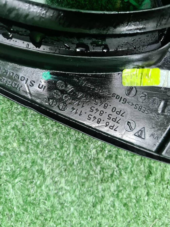 Форточка двери передняя VW Touareg 2 NF (10-18)