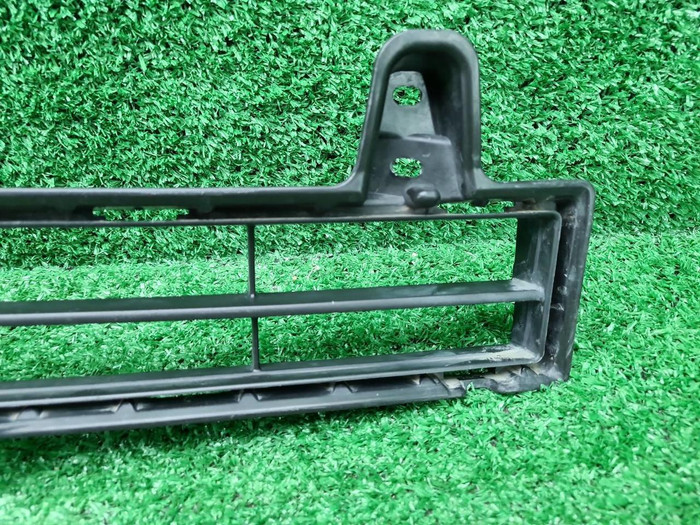 Накладка ПТФ правая Toyota Land Cruiser 200 15-21
