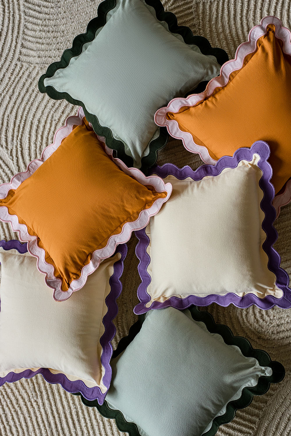 Чехол на подушку с контрастным кантом розового цвета из коллекции trendy ruffles, 40х40 см