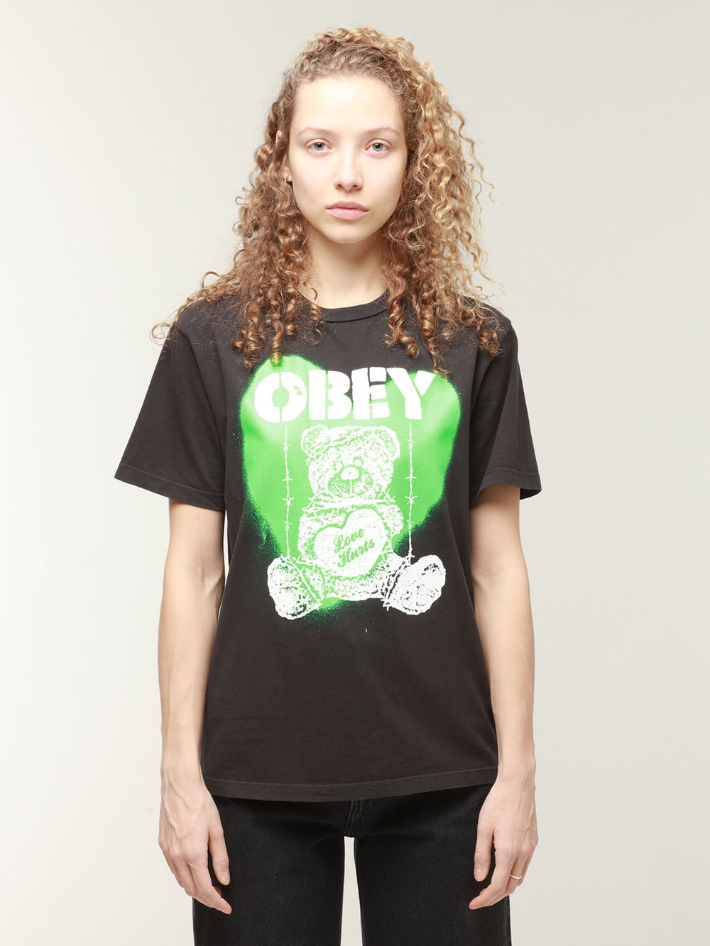Женская Футболка Obey Love Hurts
