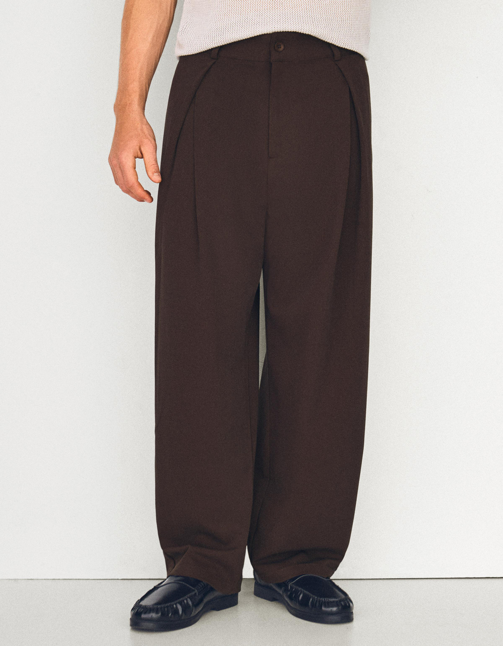 Мужские брюки baggy со складками - BERSHKA