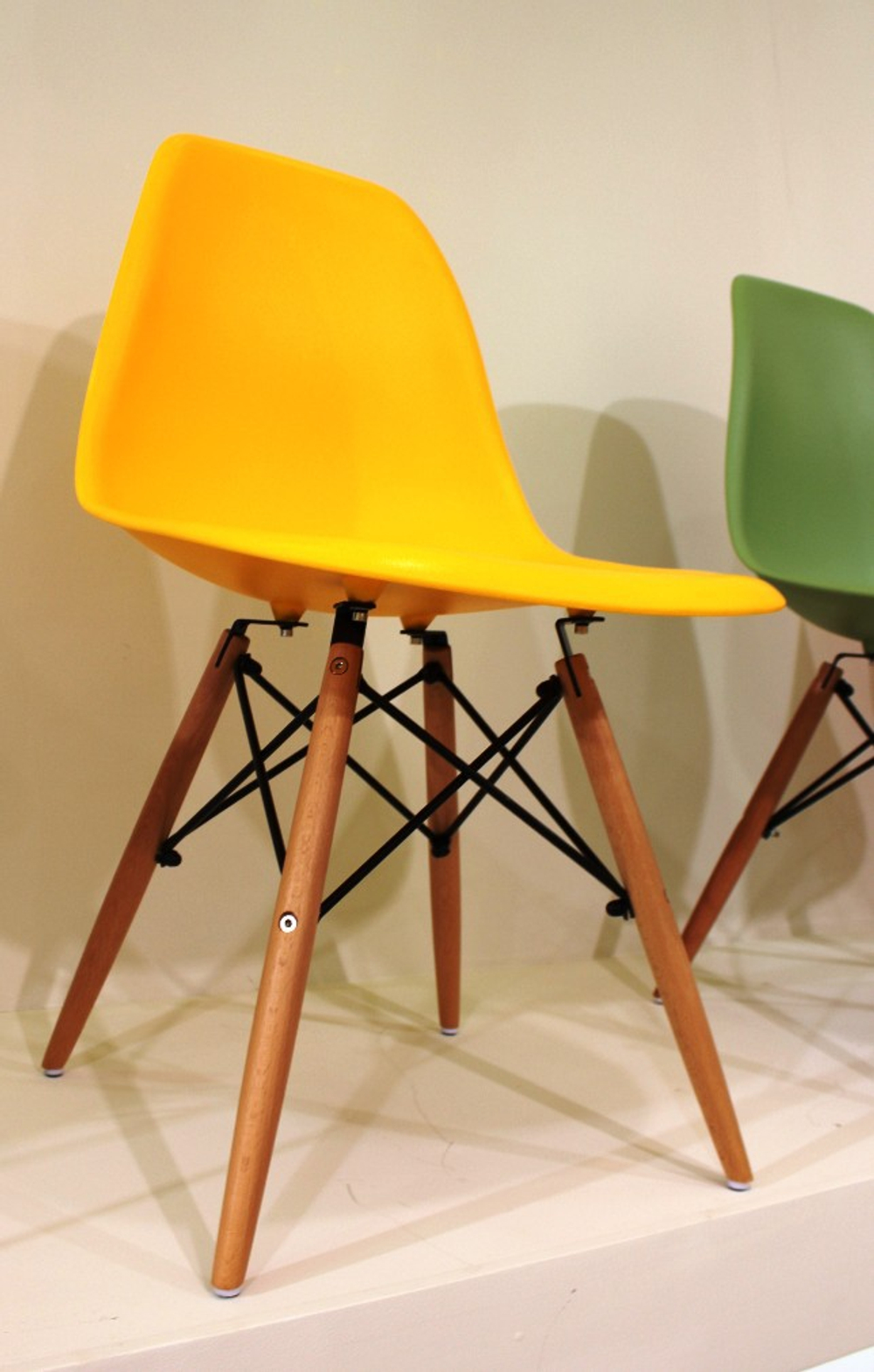Стул eames dar effel белый