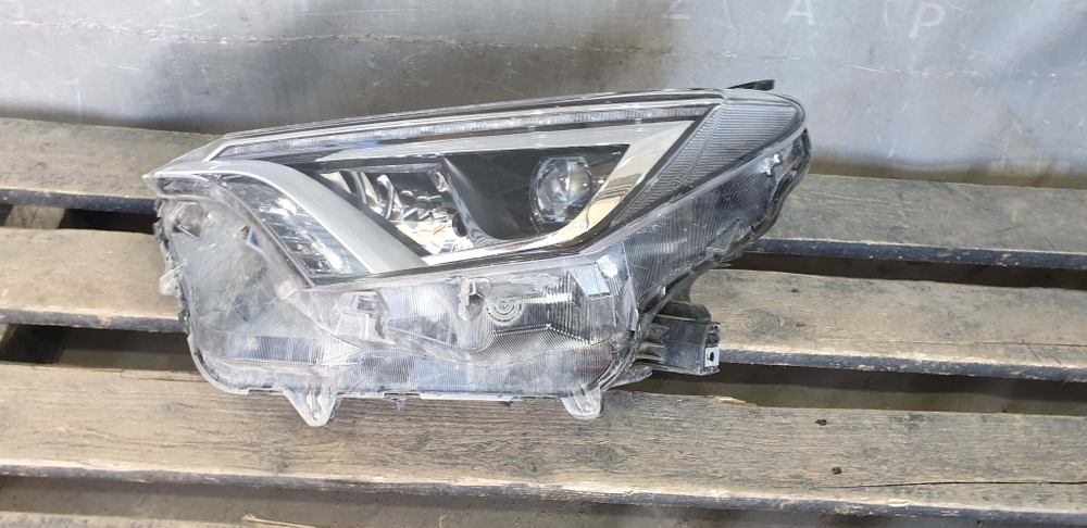 Фара левая LED Toyota RAV4 IV (XA40) 15-19 Б/У Оригинал 8118542680