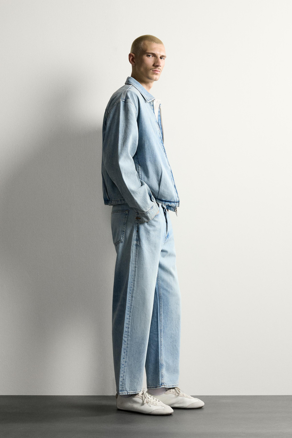 ЛЕГКИЕ УКОРОЧЕННЫЕ ДЖИНСЫ REGULAR FIT — ZARA