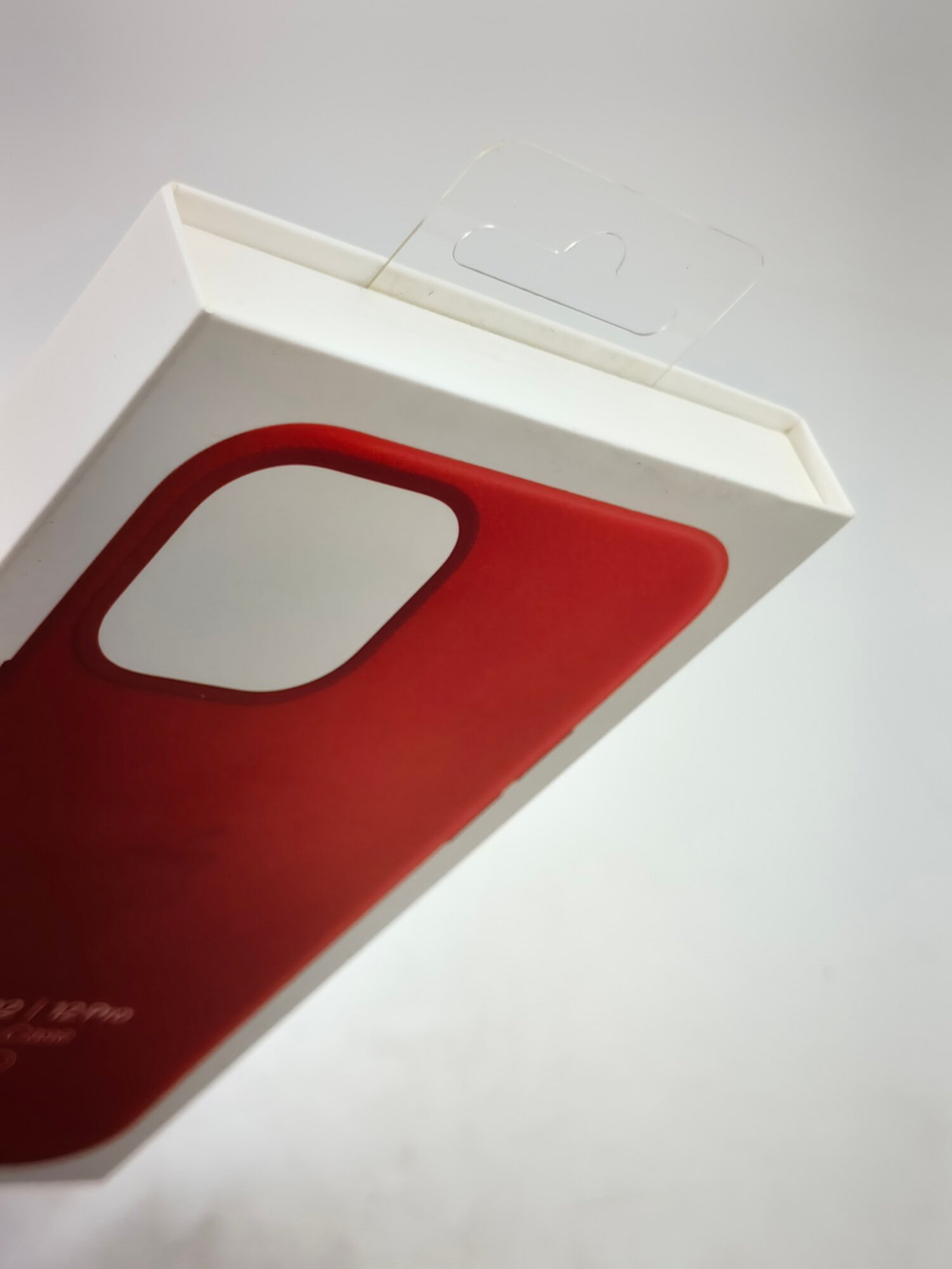 Кожаный чехол Apple iPhone 12 / iPhone 12 Pro с MagSafe, красный (PRODUCT)RED (MHKD3) (Из Финляндии)