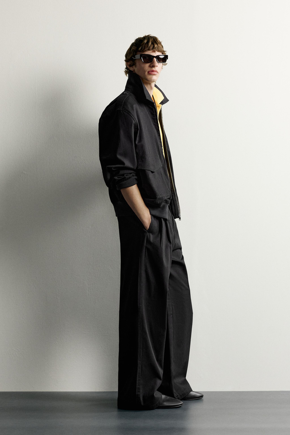 БРЮКИ RELAXED FIT СО СКЛАДКАМИ — ZARA · 7484/357