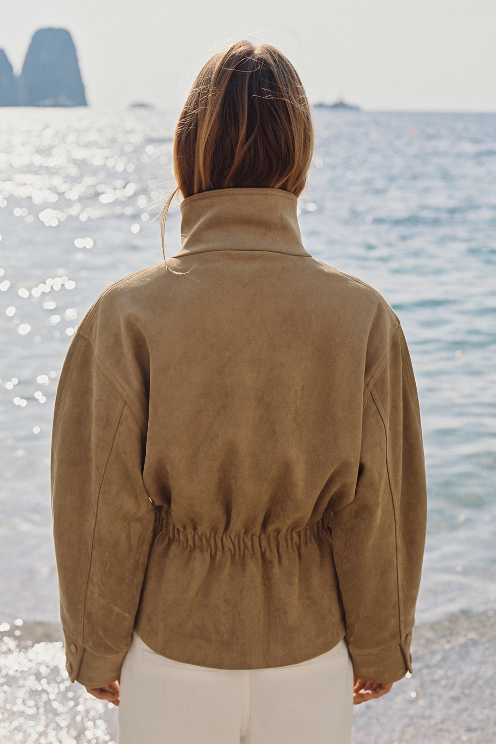 КУРТКА ИЗ ИСКУССТВЕННОЙ ЗАМШИ С ПОЯСОМ — ZARA