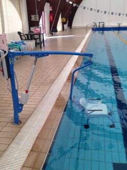 Подъемник для бассейна F145 B (стационарный, мобильное кресло)