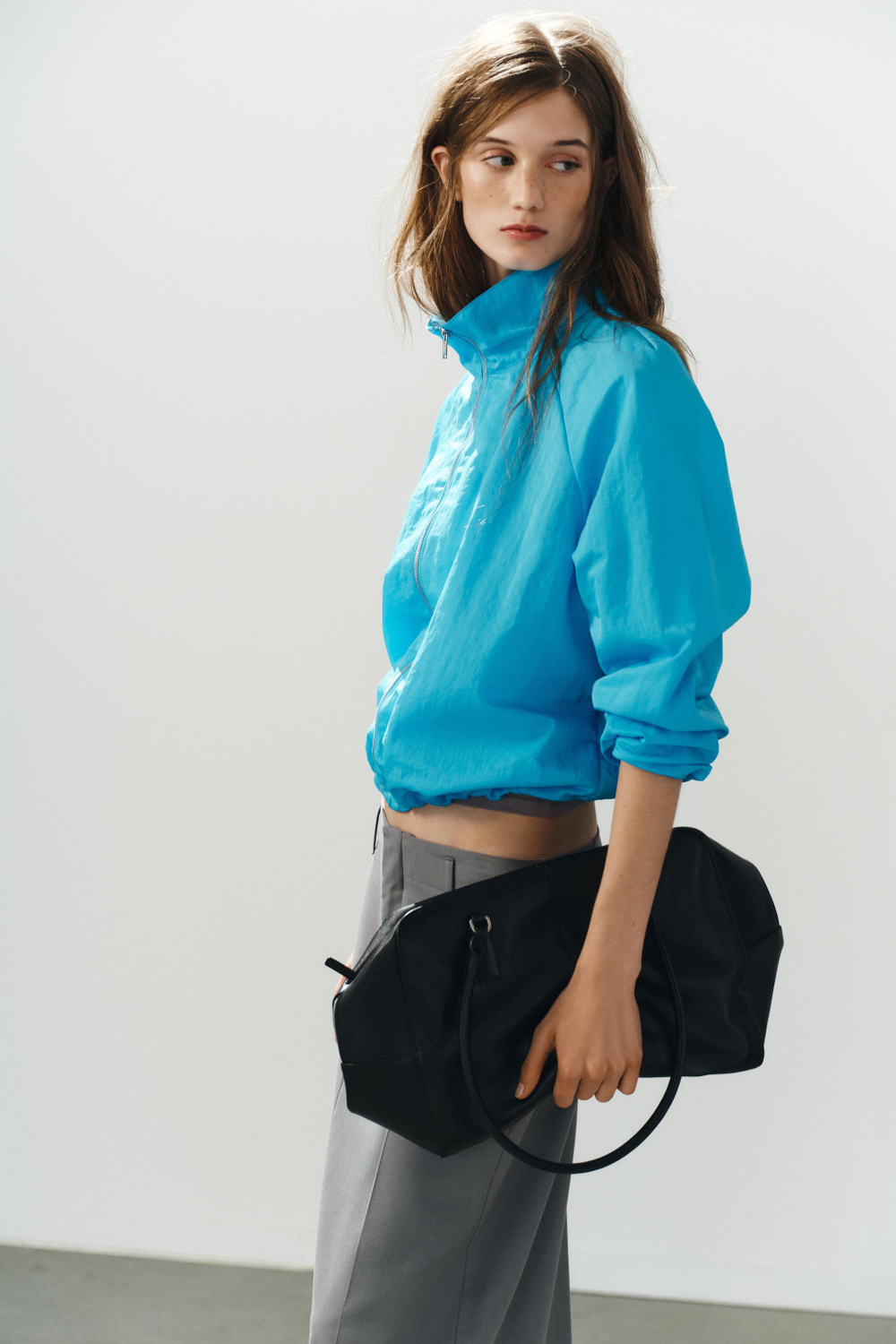 ZARA КУРТКА ИЗ ТЕХНИЧЕСКОЙ ТКАНИ НА МОЛНИИ, НАСЫЩЕННЫЙ БИРЮЗОВЫЙ