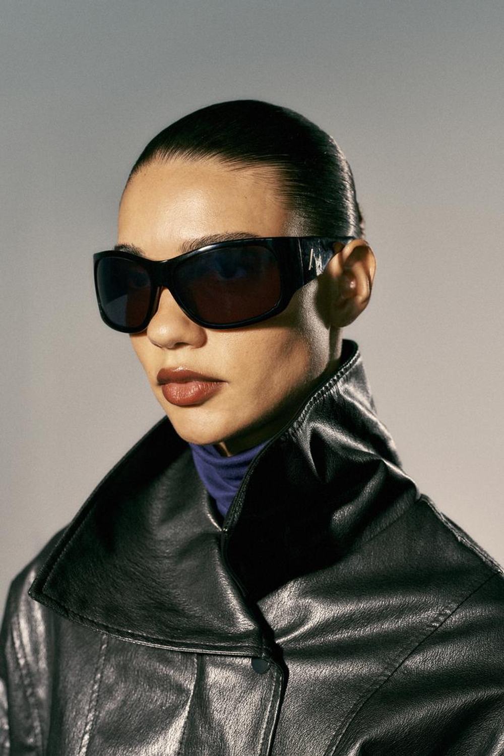 ZARA КУРТКА ИЗ ИСКУССТВЕННОЙ КОЖИ СО СКЛАДКАМИ НА СПИНЕ, ЧЕРНЫЙ